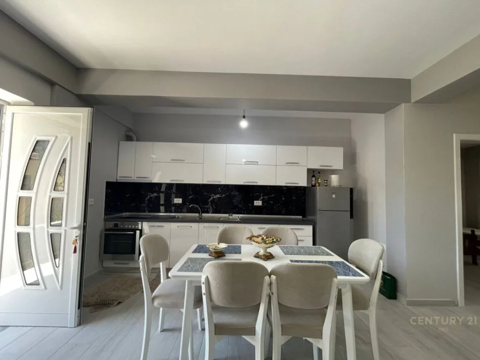 Tirane, jepet me qera Vile 1+1 , 90 m² 500 € (5 Maji)