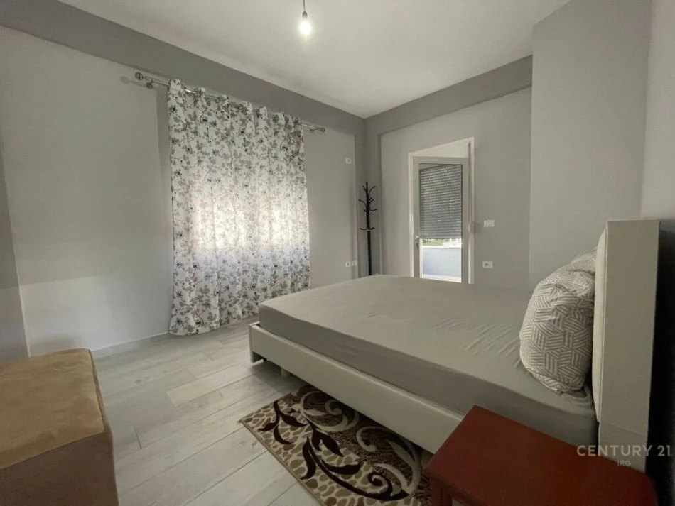 Tirane, jepet me qera apartament 2+1 Kati 2, 100 m² 500 € 