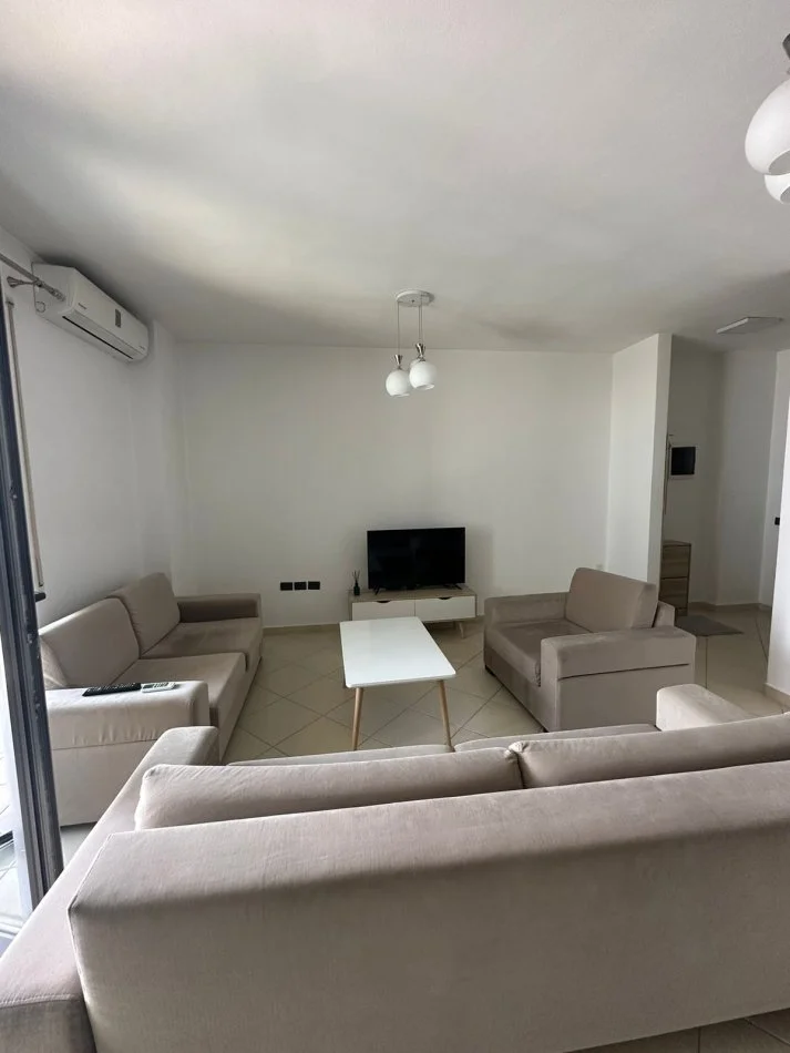 Tirane, jepet me qera apartament 2+1 , 95 m² 650 € (rruga kosovarve)