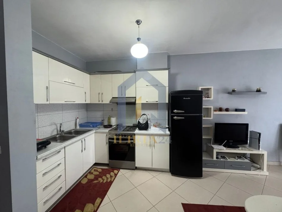 Tirane, jap me qera apartament 1+1+Ballkon Kati 4, 64 m² 550 € (21 Dhjetori)