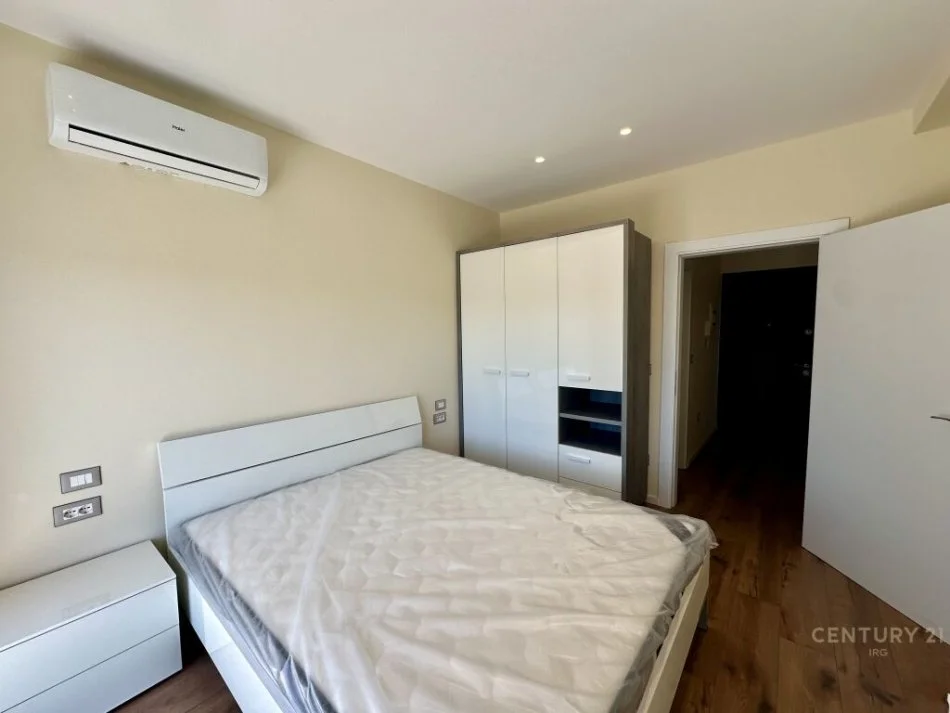 Tirane, jepet me qera apartament 1+1 Kati 4, 57 m² 480 € (Brryli)