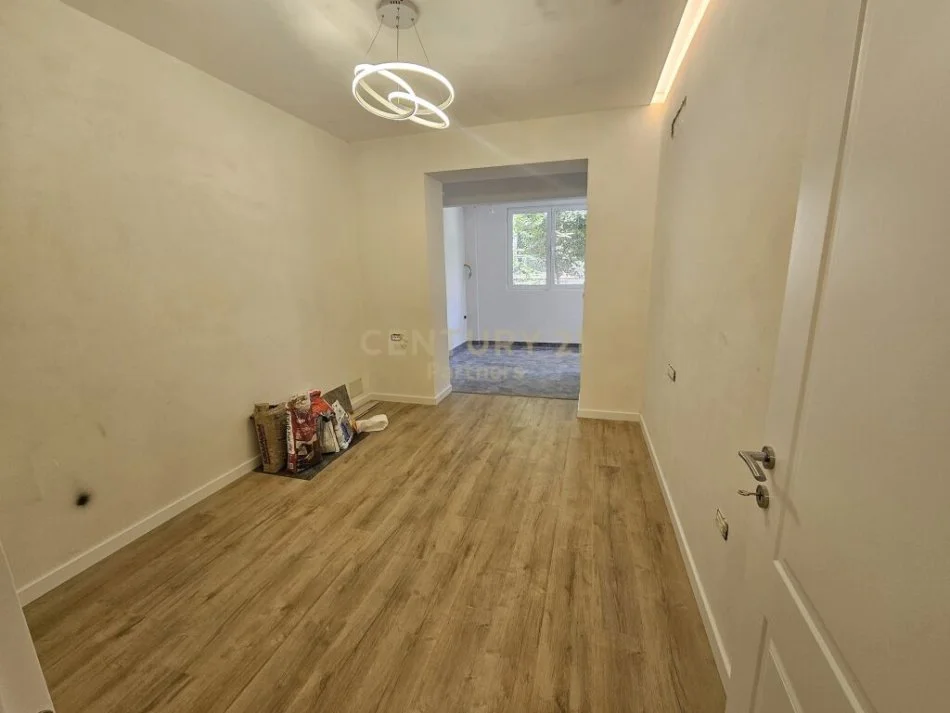 Tirane, shitet apartament 2+1+Ballkon Kati 1, 75 m² 140.000 € (Rruga Ferit Xhajko, ish Restorant Durresi, prane Rruges 5 Maji)
