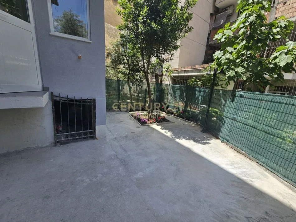 Tirane, shitet apartament 2+1+Ballkon Kati 1, 75 m² 140.000 € (Rruga Ferit Xhajko, ish Restorant Durresi, prane Rruges 5 Maji)