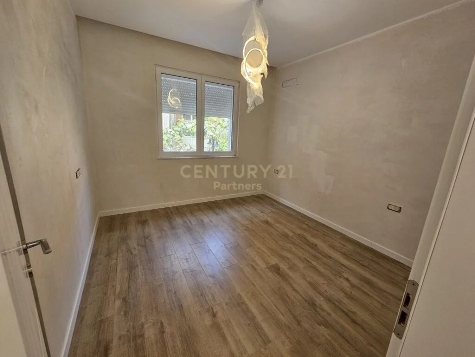 Tirane, shitet apartament 2+1+Ballkon Kati 1, 75 m² 140.000 € (Rruga Ferit Xhajko, ish Restorant Durresi, prane Rruges 5 Maji)