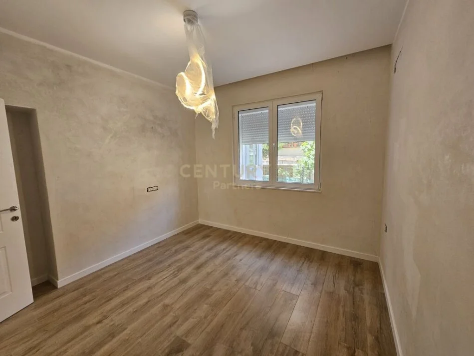 Tirane, shitet apartament 2+1+Ballkon Kati 1, 75 m² 140.000 € (Rruga Ferit Xhajko, ish Restorant Durresi, prane Rruges 5 Maji)