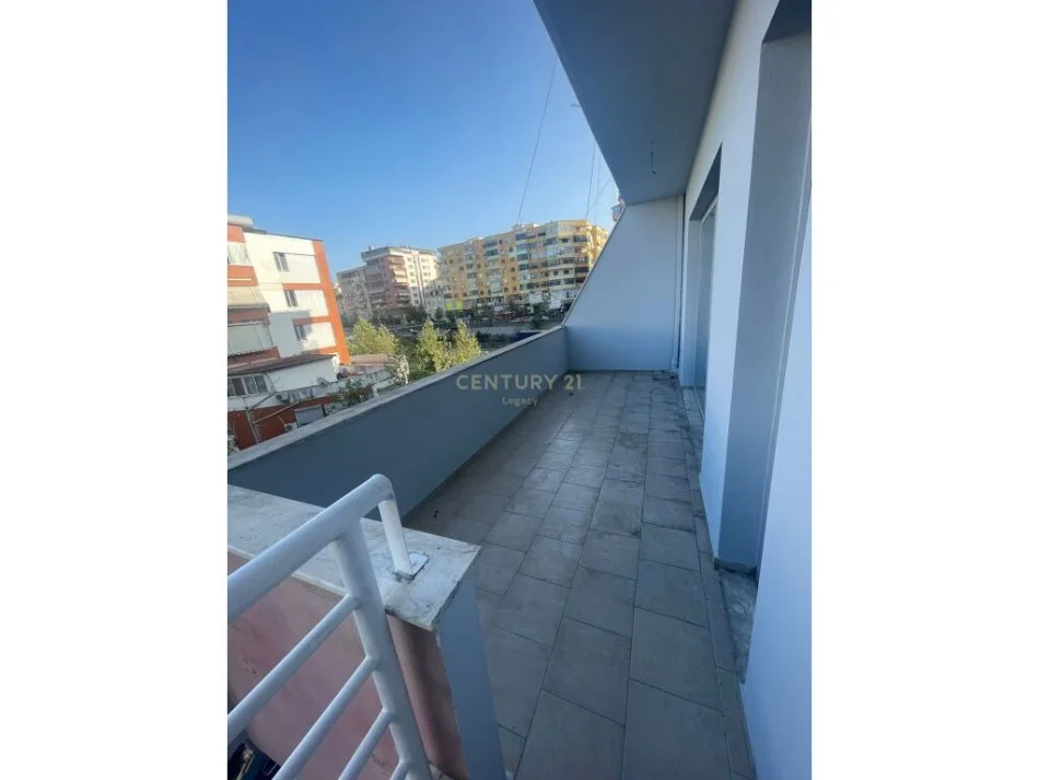 Tirane, jepet me qera apartament 1+1 Kati 4, 45 m² 530 € (Komuna e Parisit, Tiranë)