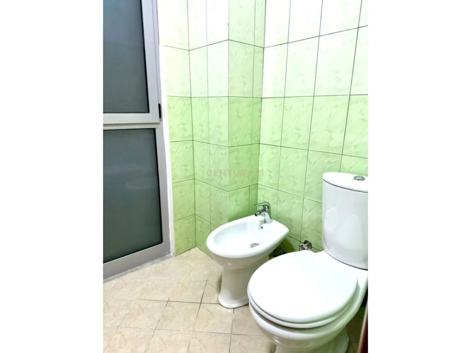 Tirane, jepet me qera apartament 1+1 Kati 4, 45 m² 530 € (Komuna e Parisit, Tiranë)
