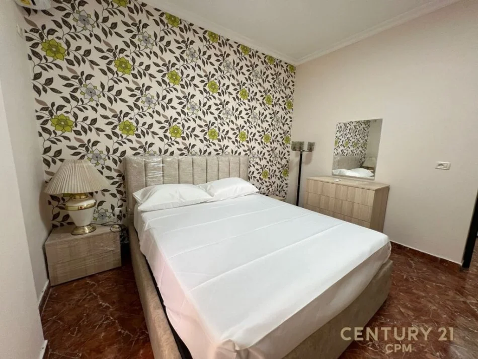 Tirane, jepet me qera apartament 1+1 Kati 1, 