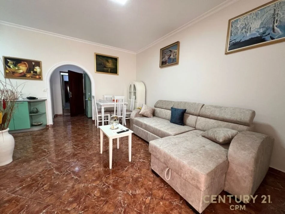 Tirane, jepet me qera apartament 1+1 Kati 1, 