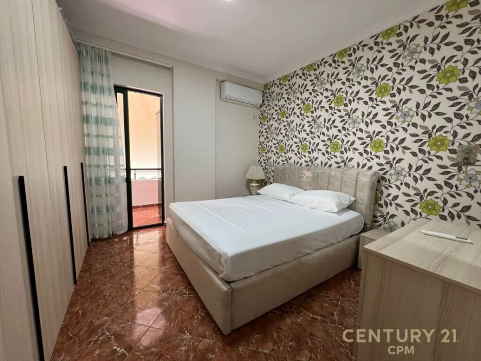 Tirane, jepet me qera apartament 1+1 Kati 1, 