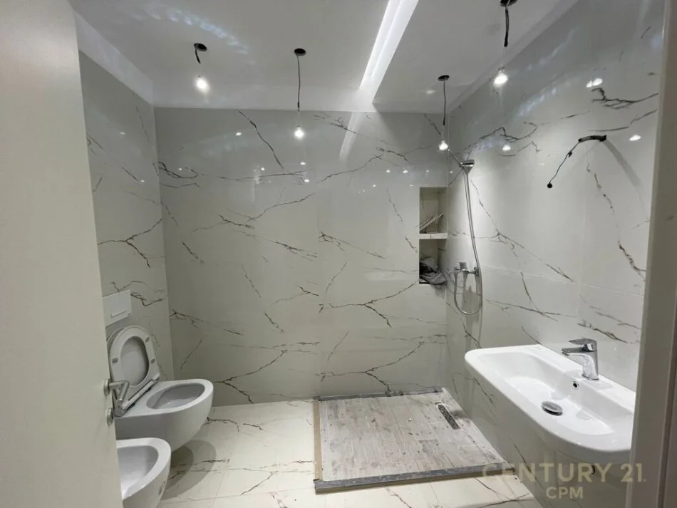 Tirane, jepet me qera apartament 1+1 Kati 4, 74 m² 450 € 