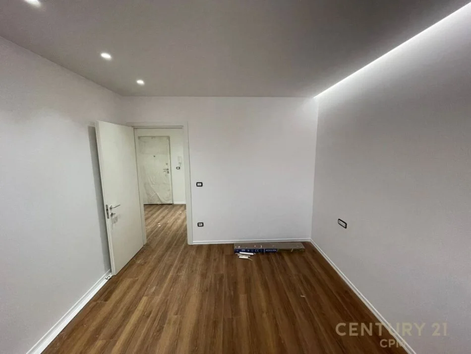 Tirane, jepet me qera apartament 1+1 Kati 4, 74 m² 450 € 