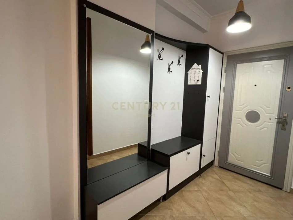 Tirane, jepet me qera apartament 2+1+Aneks+Ballkon Kati 5, 100 m² 120.000 € (YZBERISH)