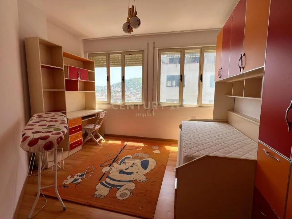 Tirane, jepet me qera apartament 2+1+Aneks+Ballkon Kati 5, 100 m² 120.000 € (YZBERISH)