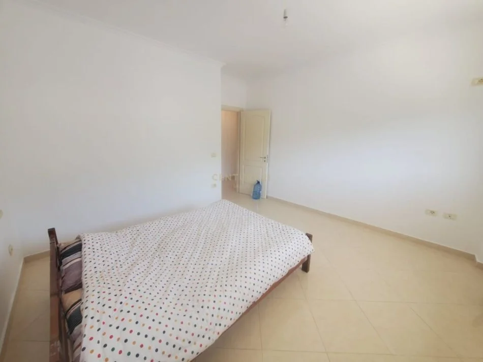 Apartament 2+1 me qira, pjeserisht i mobiluar në Fresk