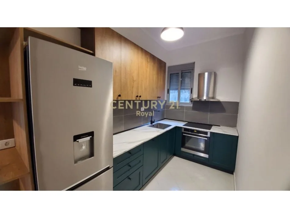 Tirane, jepet me qera apartament 1+1 , 62 m² 400 € (pranë Kopshtit Botanik Zoologjik në Tiranë)