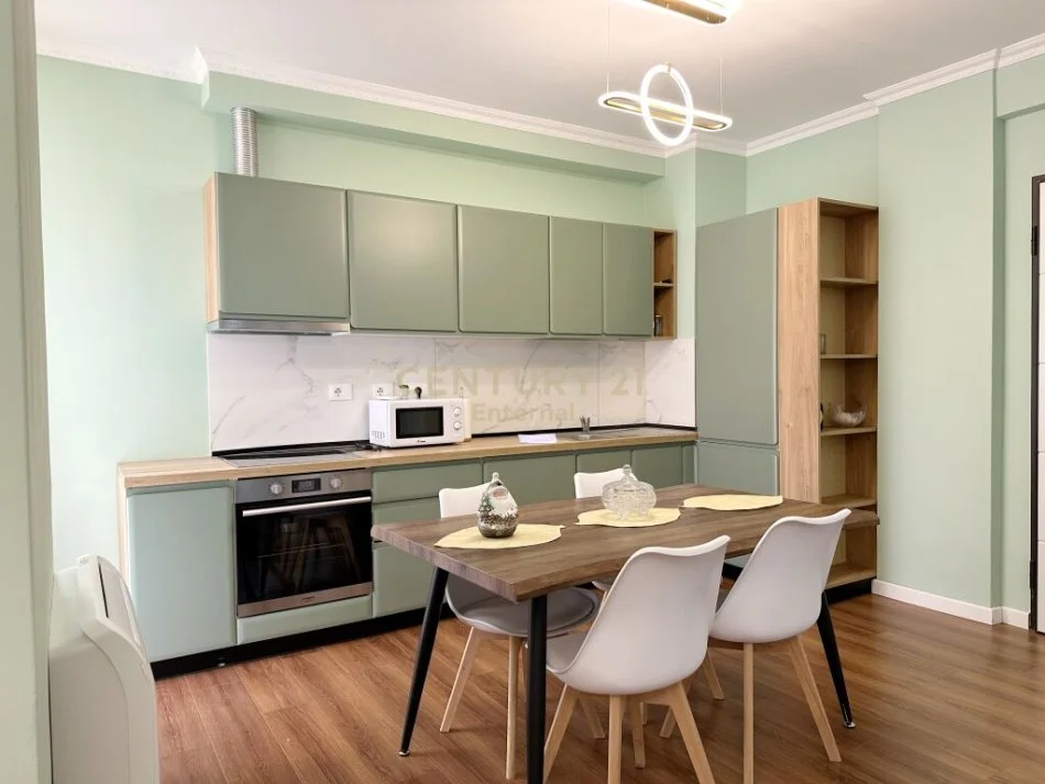 Tirane, jepet me qera apartament 2+1 Kati 1, 100 m² 700 € 