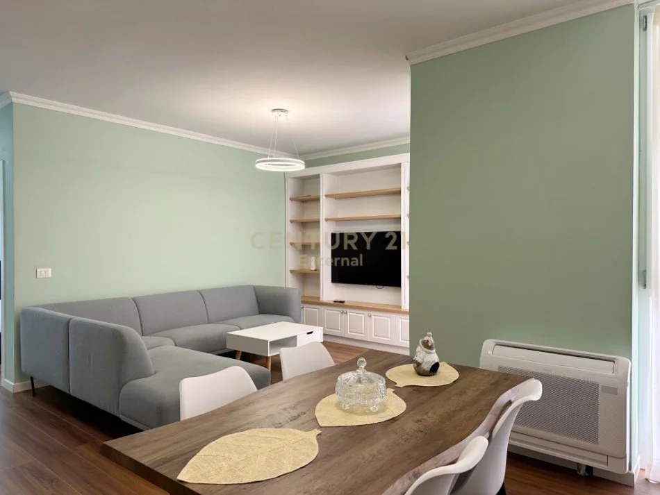 Tirane, jepet me qera apartament 2+1 Kati 1, 100 m² 700 € 