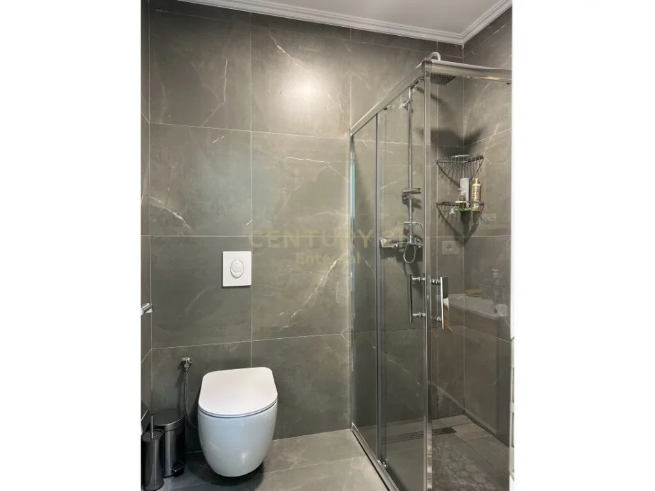 Tirane, jepet me qera apartament 2+1 Kati 1, 100 m² 700 € 