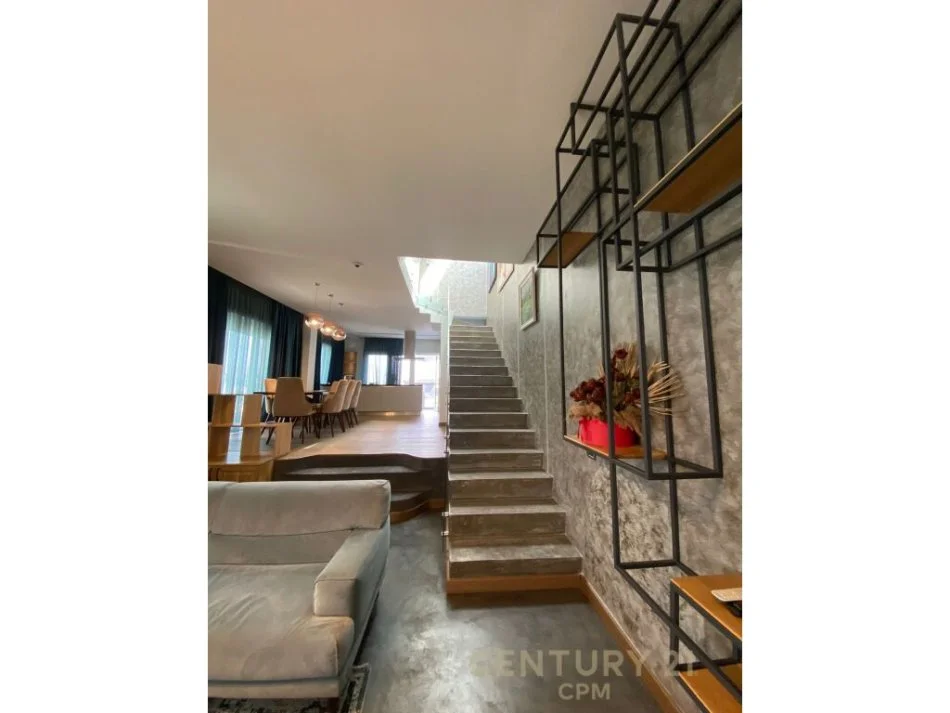 Tirane, jepet me qera Vile 3+1+Aneks+Ballkon Kati 0, 220 m² 2.700 € (KODRA E DIELLIT)