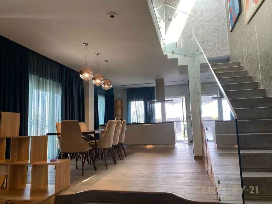 Tirane, jepet me qera Vile 3+1+Aneks+Ballkon Kati 0, 220 m² 2.700 € (KODRA E DIELLIT)