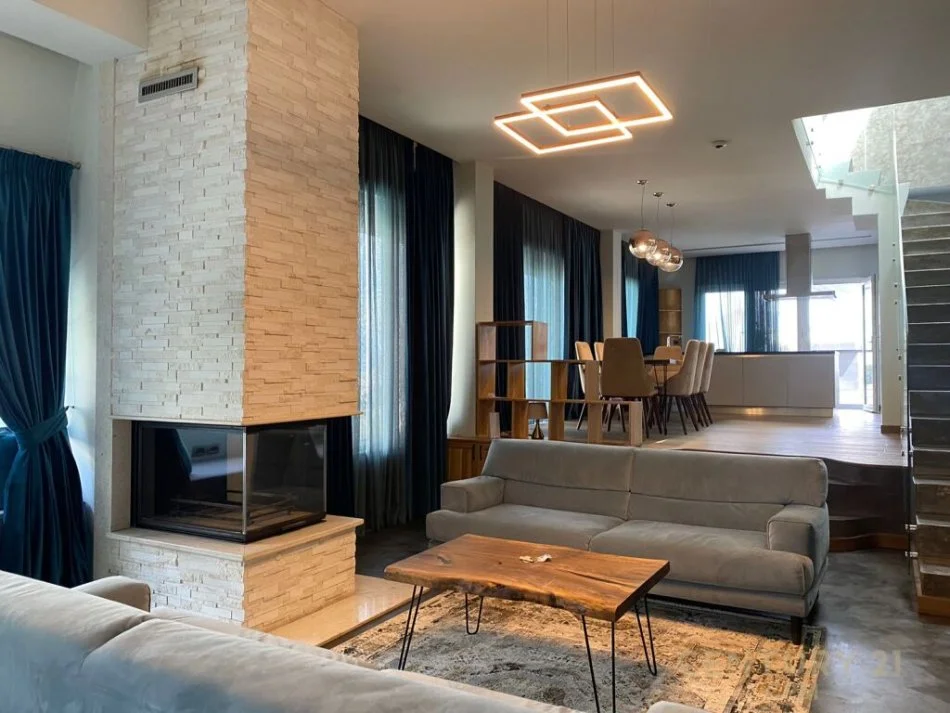 Tirane, jepet me qera Vile 3+1+Aneks+Ballkon Kati 0, 220 m² 2.700 € (KODRA E DIELLIT)