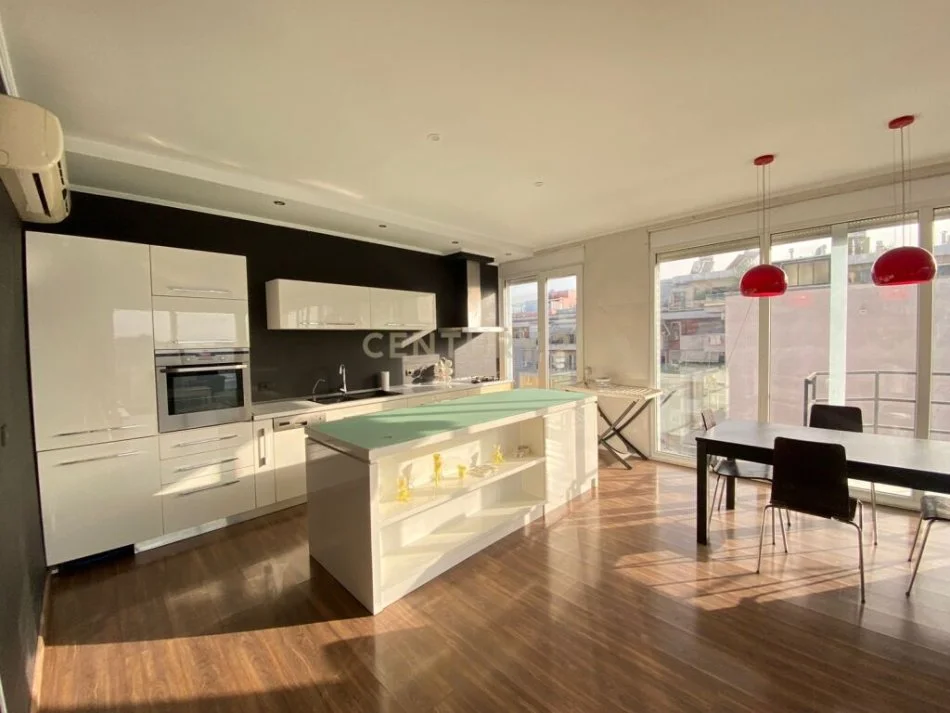 Tirane, jepet me qera apartament 2+1 Kati 6, 134 m² 700 € (21 Dhjetori)