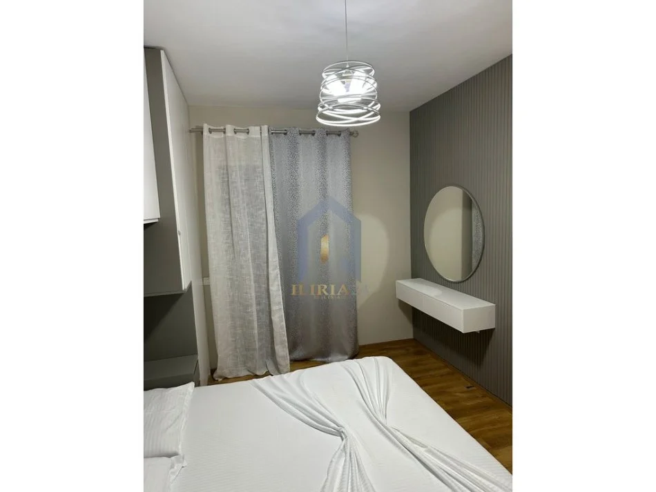 Tirane, jap me qera apartament 2+1+Ballkon Kati 4, 120 m² 1.200 € (Rruga e Kavajes)