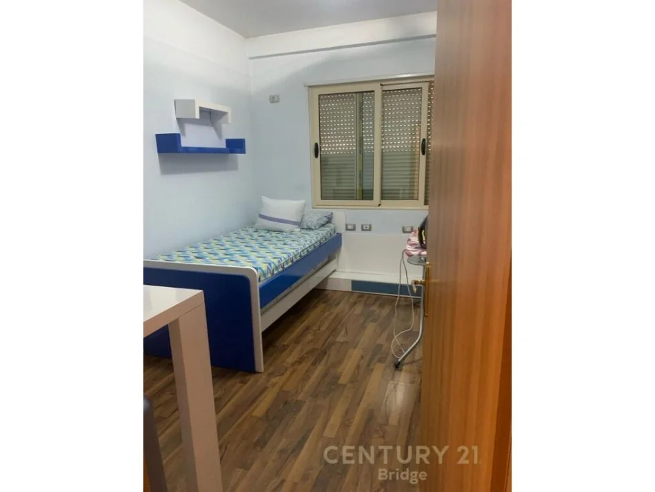 Tirane, jepet me qera apartament 2+1 , 95 m² 500 € 