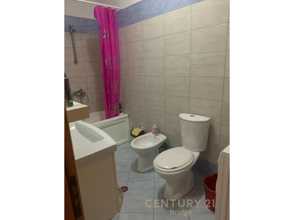 Tirane, jepet me qera apartament 2+1 , 95 m² 500 € 