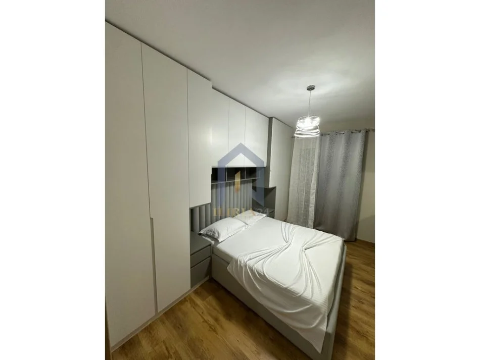 Tirane, jap me qera apartament 2+1+Ballkon Kati 4, 120 m² 1.200 € (Rruga e Kavajes)