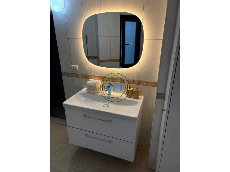 Durres, jepet me qera apartament 1+1 Kati 2, 70 m² 350 € (Stacioni Trenit)