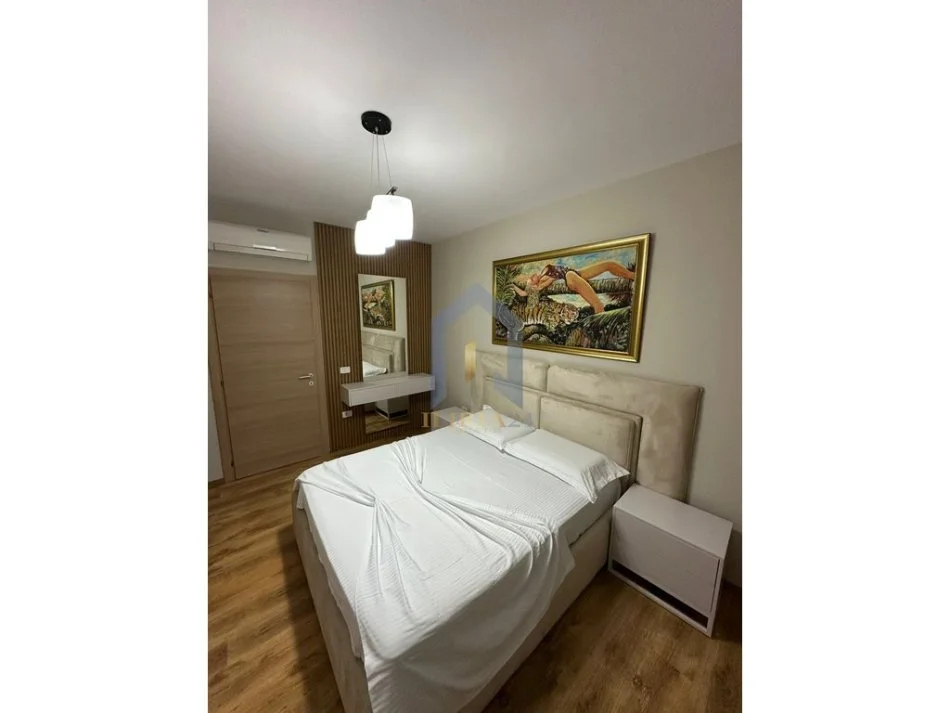Tirane, jap me qera apartament 2+1+Ballkon Kati 4, 120 m² 1.200 € (Rruga e Kavajes)