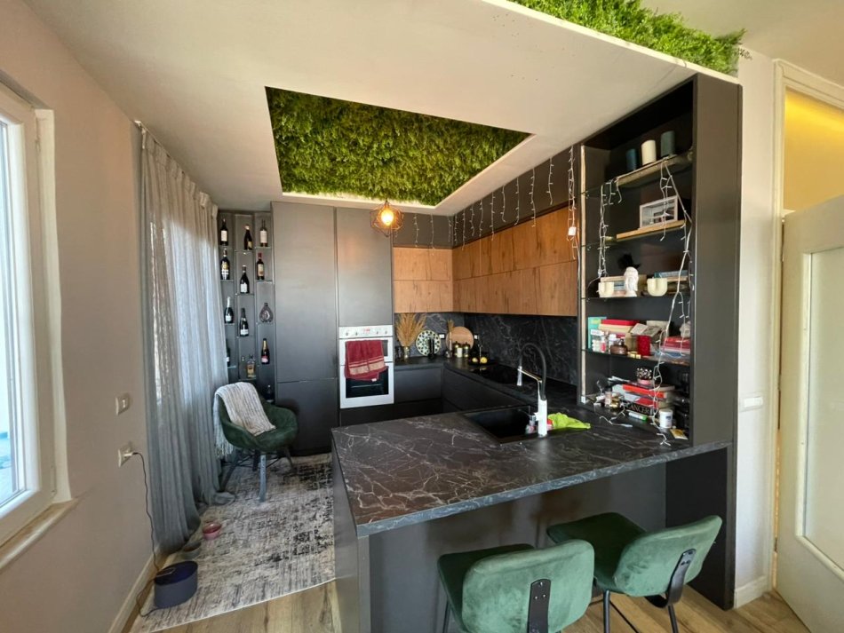 Tirane, shes apartament 2+1+Ballkon Kati 3, 150 m² 285.000 € (Kopshti Botanik)