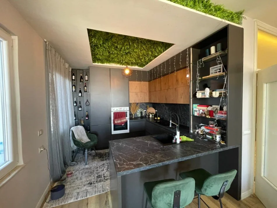 Tirane, shes apartament 2+1+Ballkon Kati 3, 150 m² 285.000 € (Kopshti Botanik)