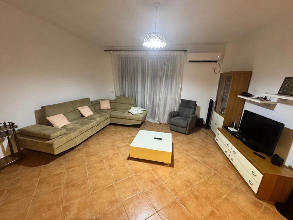 Tirane, jepet me qera apartament 2+1+Ballkon Kati 6, 100 m² 600 € (Materniteti i Ri ,Brryli)