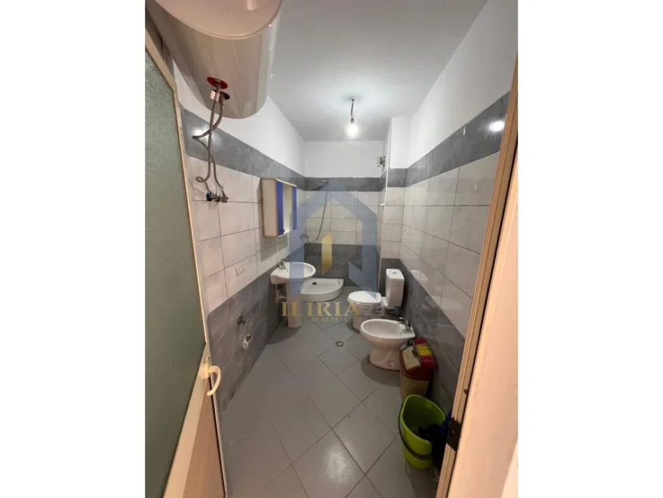 Tirane, shitet apartament 1+1+Ballkon Kati 4, 77 m² 114.900 € (Astir)