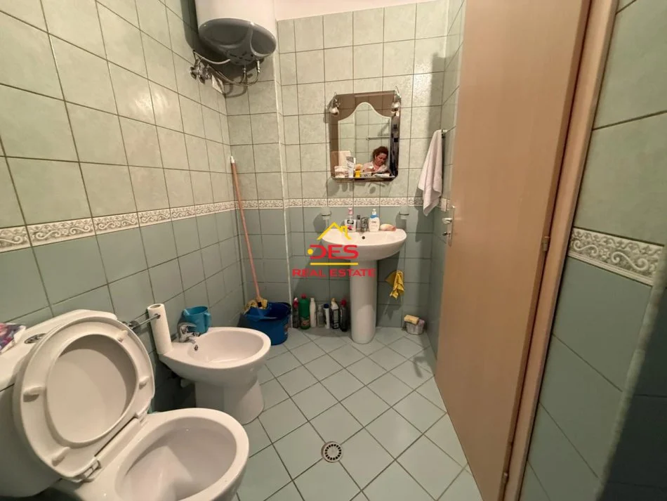 Vlore, jepet me qera apartament 1+1+Ballkon Kati 3, 70 m² 450 € (Rruga murat Tërbaçi)