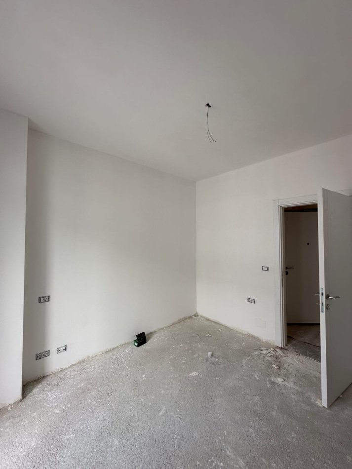 Tirane, shitet apartament 2+1+Ballkon Kati 6, 83 m² 83.300 € (Univers City)