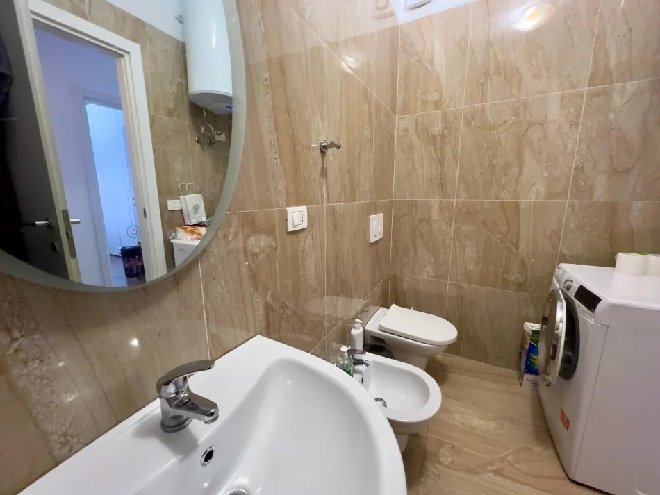 Tirane, jepet me qera apartament 2+1+Ballkon Kati 3, 76 m² 750 € (Jordan Misja)