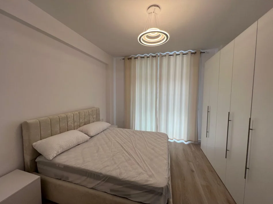 Tirane, jepet me qera apartament 2+1 Kati 7, 118 m² 700 € (Kompleksi "Fratari",ne zonën e Astirit, Unaza e Re, Tiranë.)
