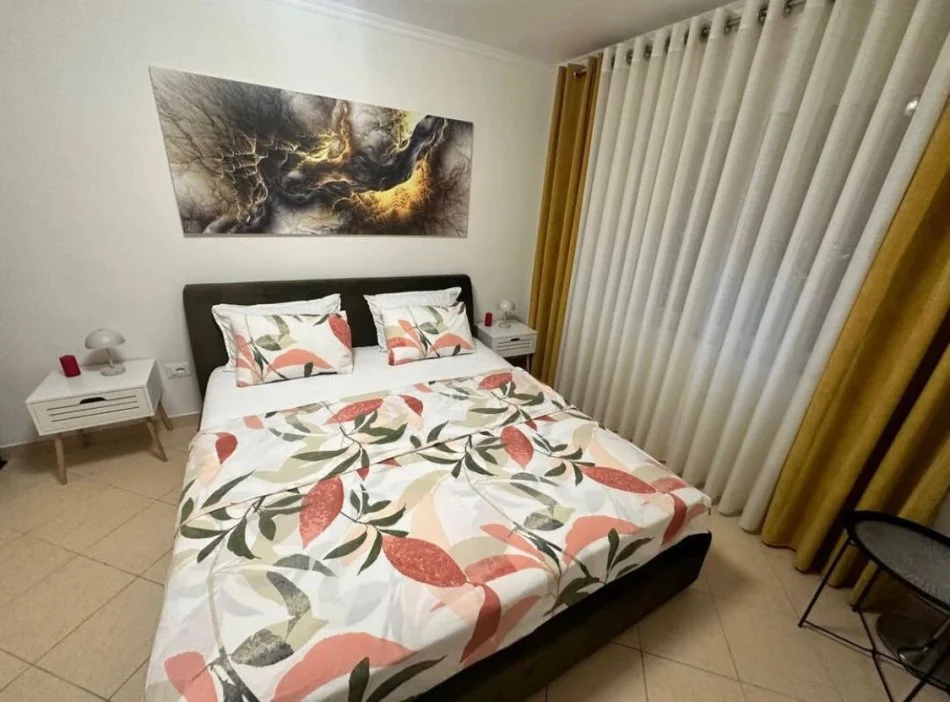 Tirane, jepet me qera 1+1 Kati 3, 60 m² 600 € (Rruga Muhamed Gjollesha)