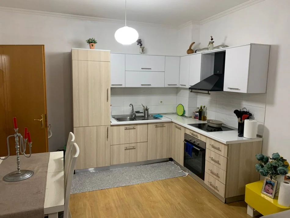 Tirane, shitet apartament 1+1+Ballkon Kati 3, 64 m² 125.000 € (Selitë)