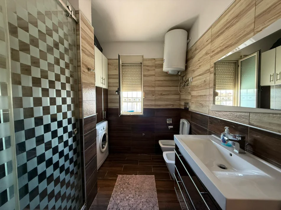 Tirane, shitet apartament duplex 3+1+Ballkon Kati 7, 373 m² 275.000 € (fresku) 530581008-81