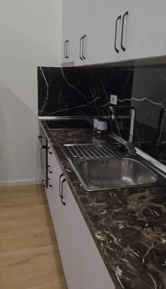 Tirane, jepet me qera apartament 2+1 Kati 1, 75 m² 480 € (rruga Marie Kraja)