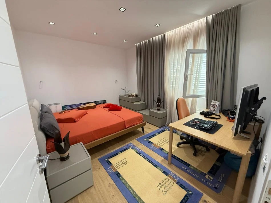 Tirane, jepet me qera apartament 2+1 Kati 3, 103 m² 1.000 € (Tek posta afer dollarit)