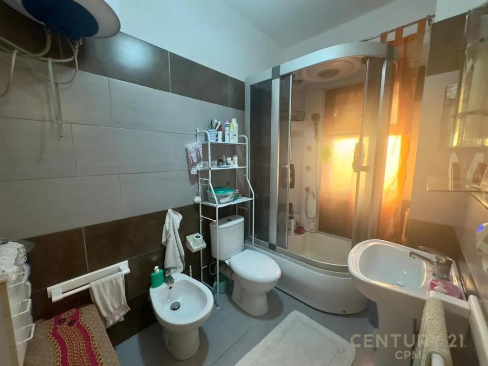 Tirane, shes apartament 2+1 Kati 8, 131 m² 140.000 € (Astir)