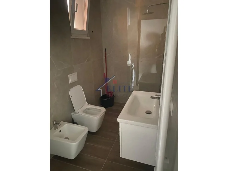 Tirane, jepet me qera apartament 2+1+Ballkon Kati 4, 100 m² 800 € (Don Bosko)