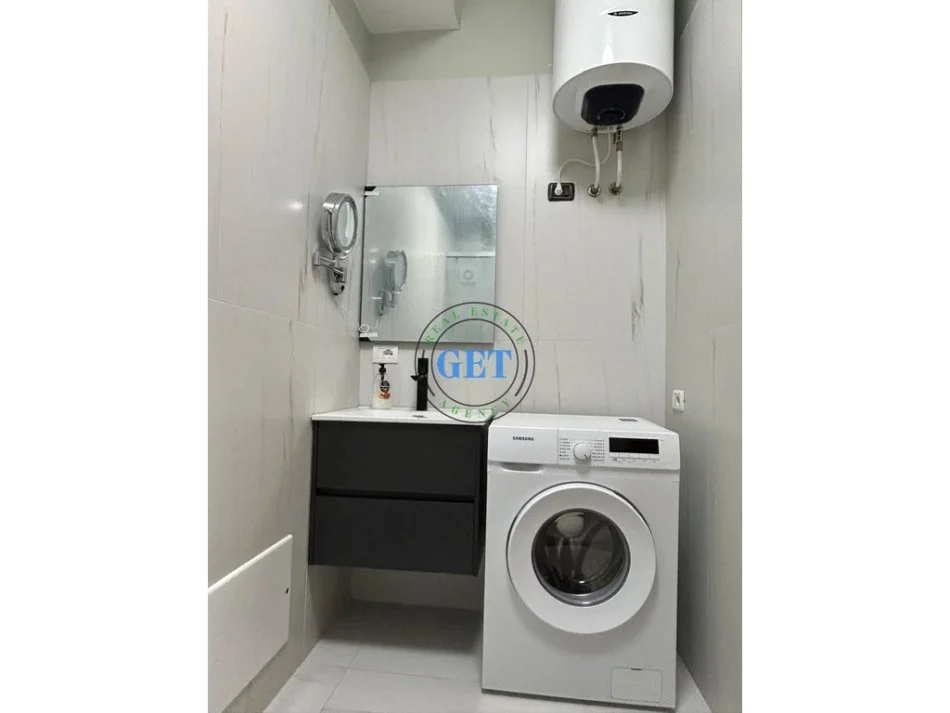 Durres, jepet me qera apartament 1+1 Kati 2, 70 m² 400 € (Shkembi i Kavajes)