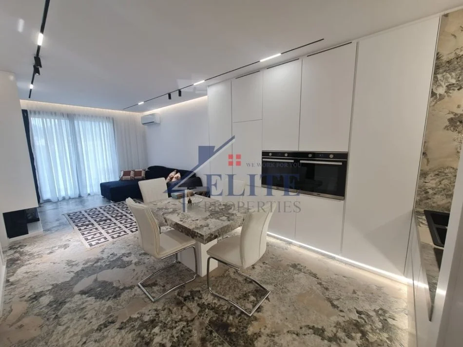 Tirane, jepet me qera apartament 1+1+Ballkon Kati 2, 80 m² 1.200 € (Liqeni i Thate)